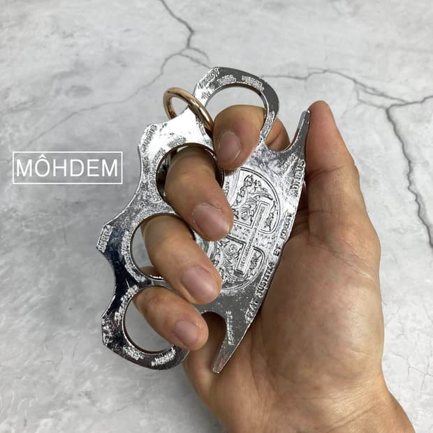 테토남 너클 스파이크 키링 열쇠고리 실버