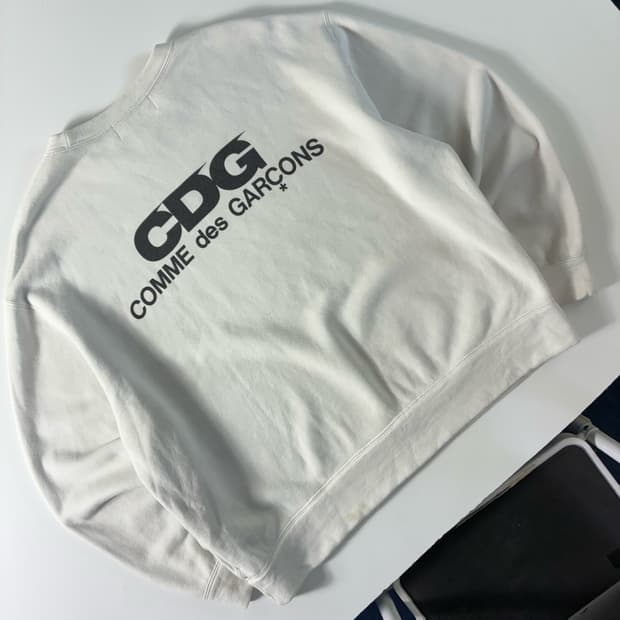 COMME des GARCONS  꼼데가르송 CDG 스펠아웃 맨투맨
