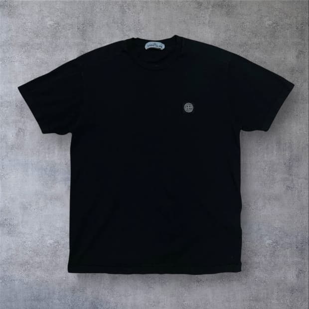 스톤아일랜드 박스 패치 로고 블랙 반팔티