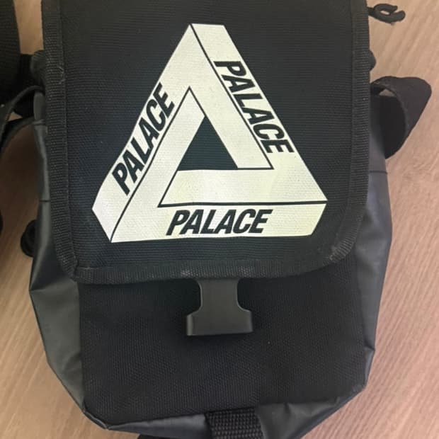 팔라스 삼각로고 크로스백 블랙