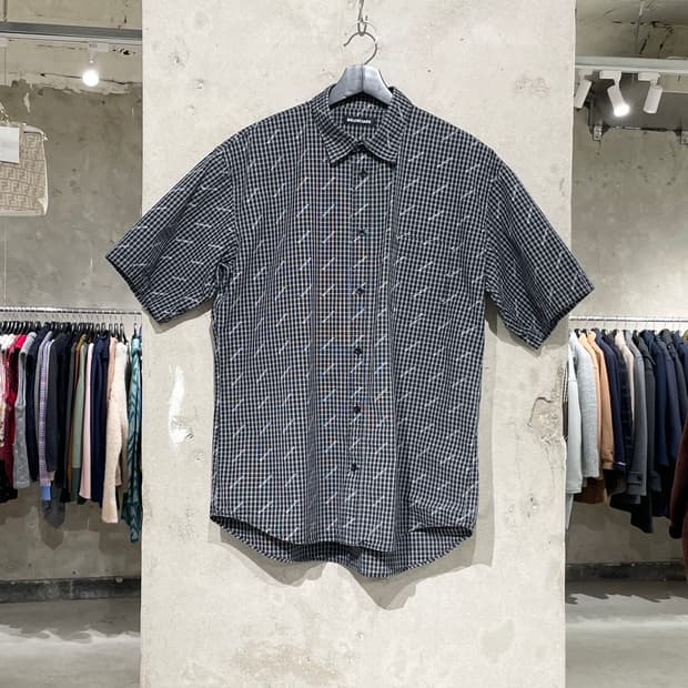 발렌시아가 블랙 로고 싱글 포켓 체크 하프 셔츠