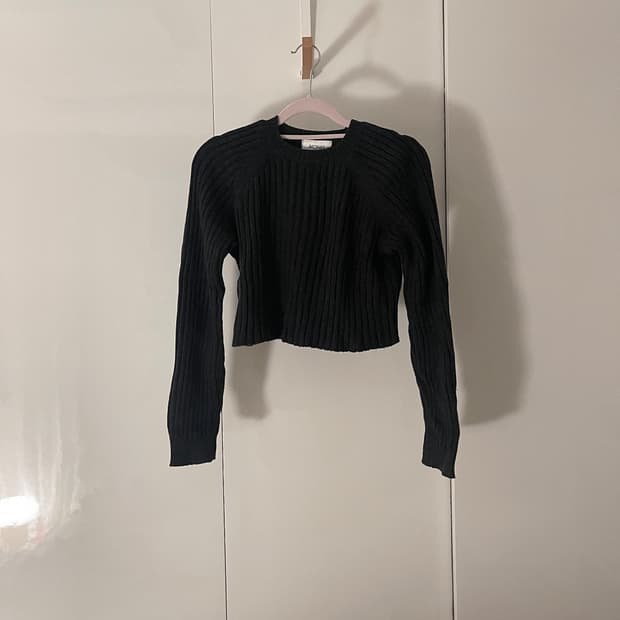 스웨덴 브랜드 MONKI 블랙 골지 크롭 니트 스웨터 XS