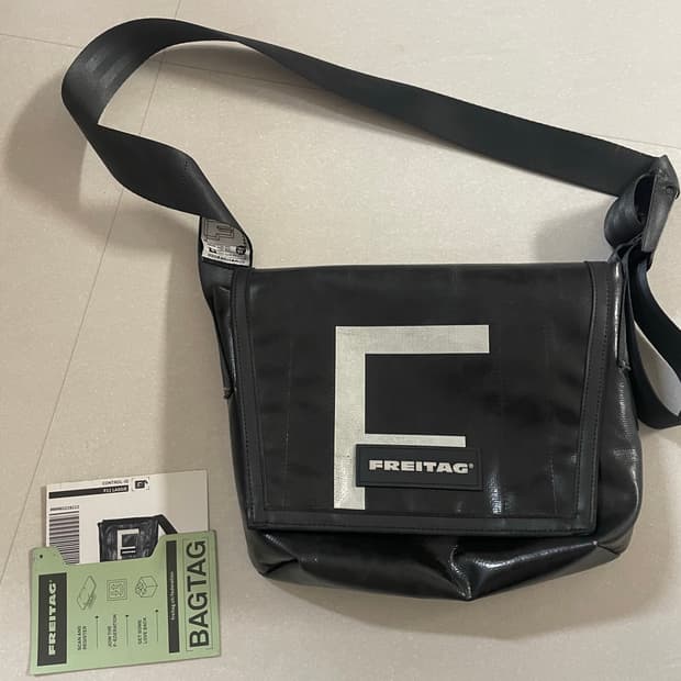 프라이탁 라씨 검흰