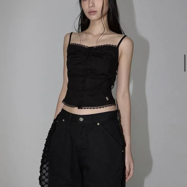 이네기 Yuna Shirring Blouse 블랙