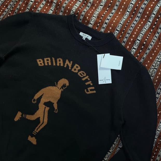 브라이언베리(BRIANBERRY) 아틀리에 그래픽 자카드 니트 - 블랙