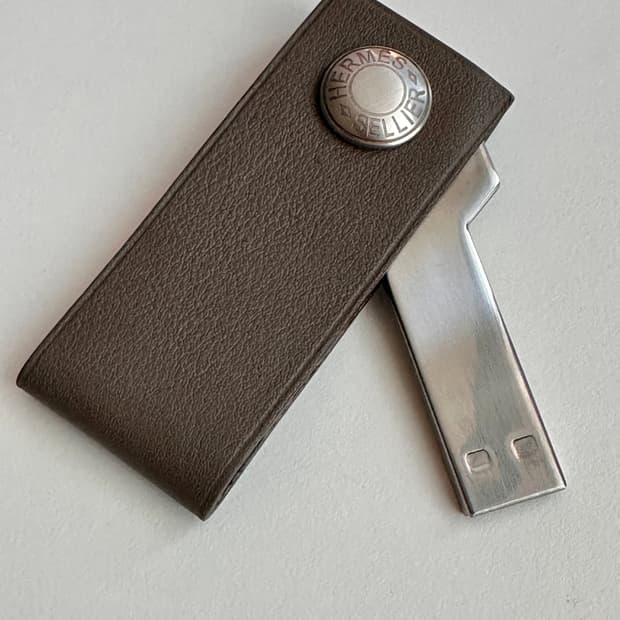 Hermès ‘In the Pocket’ Lacie USB Key 8g