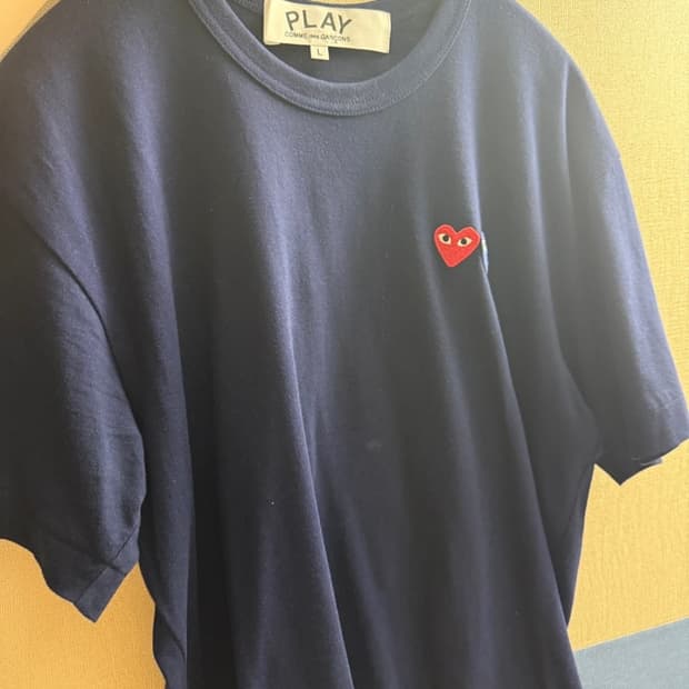 꼼데가르송 PLAY 네이비 반팔티 L (새제품)