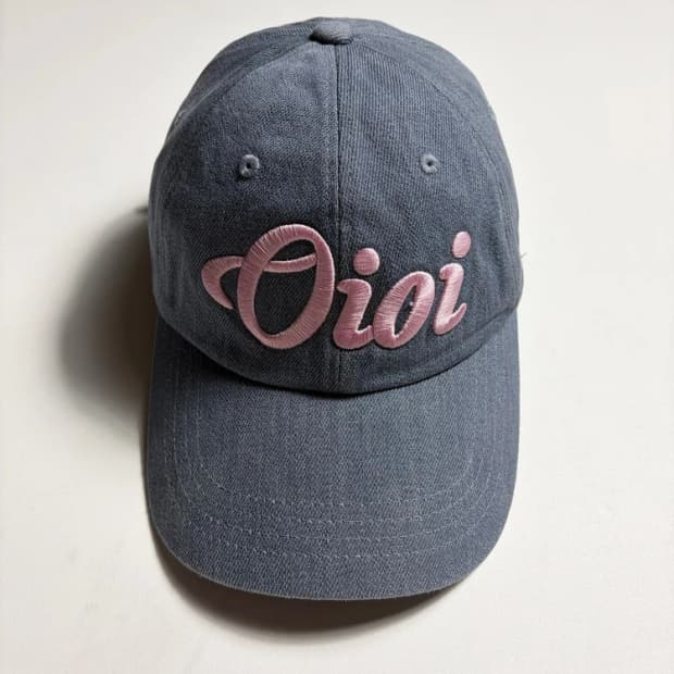 OiOi 23AW 컬렉션 로고 볼캡 모자 PR2309