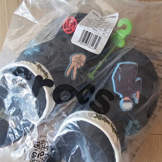 270 새제품) 크록스 주술회전 클래식 클로그 블랙 208874-001