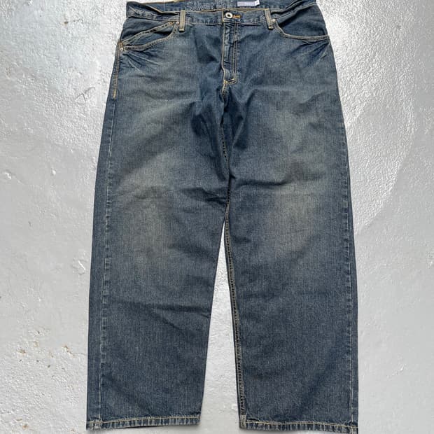 38) 2000s Levis Silver Tab Loose Fit