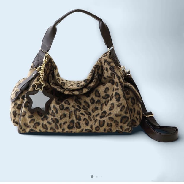 배드블루 Wool Leopard Pillow Bag 레오파드 딤섬백