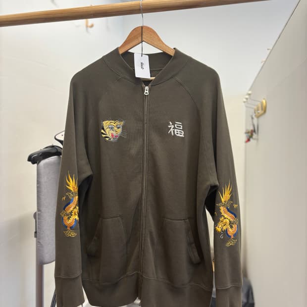 Toyo enterprise souvenir zip-up skajan