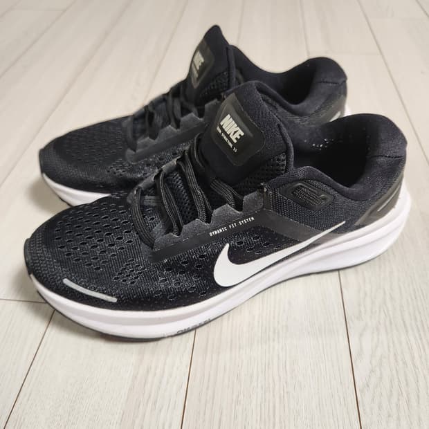 나이키 에어 줌 스트럭처 23 CZ6721-001 사이즈235

러닝화/