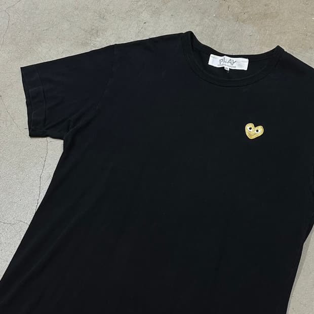 XL 꼼데가르송 골드 하트 블랙 반팔티 
