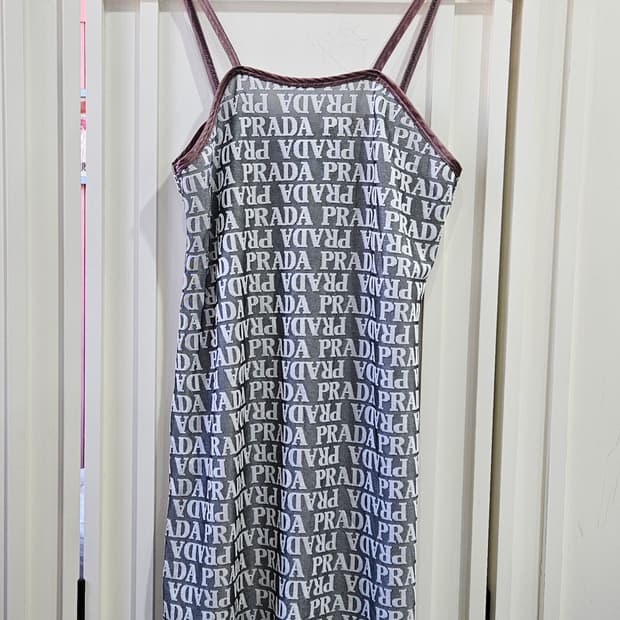 프라다(PRADA) 로고매니아 Y2K 슬립 원피스