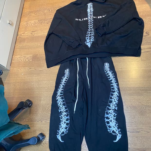 SURGERY 척추 스웻 셋업 리미티드 에디션 블랙