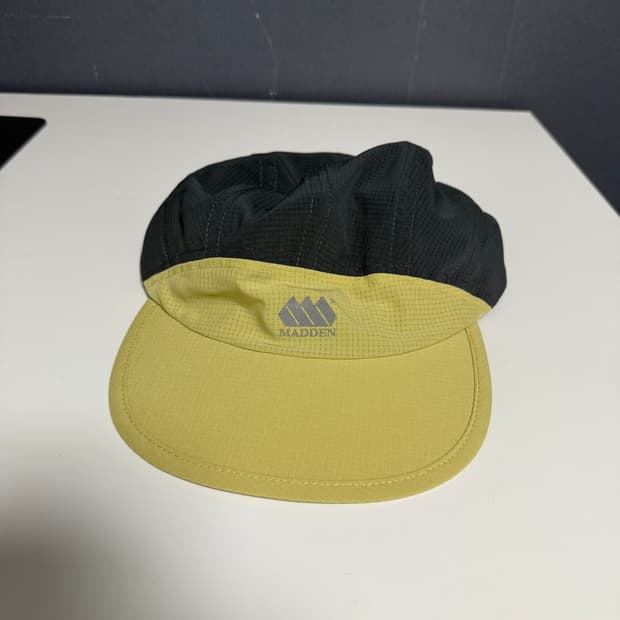 매든 러닝 메쉬 캡
