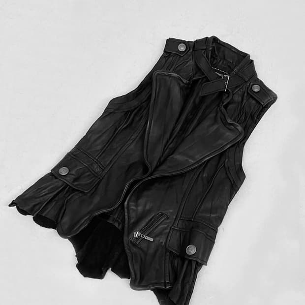 버클 양가죽 베스트