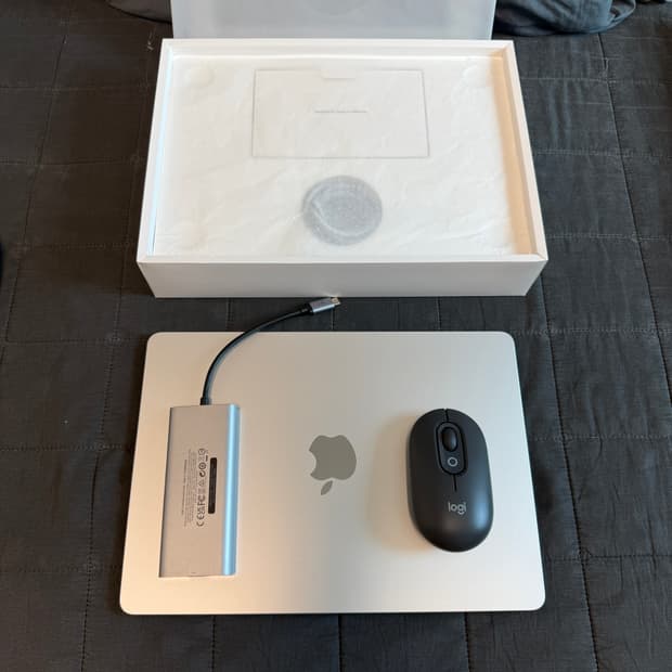 맥북에어 M2 13인치 램24GB 용량512gb 실버(풀악세풀박스)