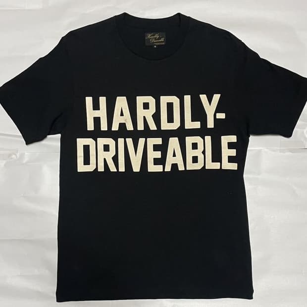 HARDLY-DRIVEABLE 하들리 드라이버블 Short Sleeve 