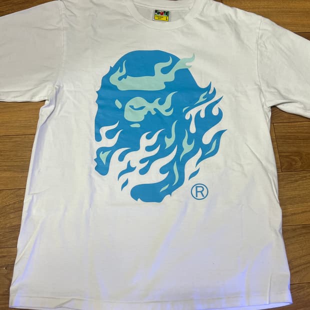 베이프 플레임 에이프 헤드 티셔츠 화이트 블루L 사이즈