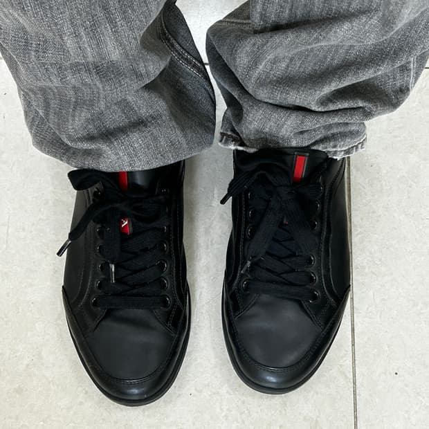 프라다 스포츠 가죽 스니커즈