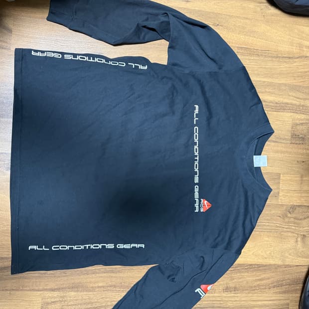 acg 라운드티 팝니다