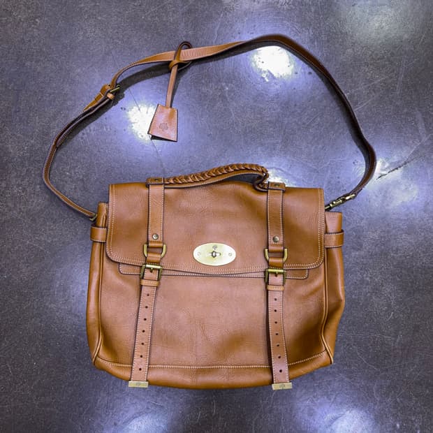 멀버리 알렉사 오버사이즈 사첼백 크로스 브라운 가방