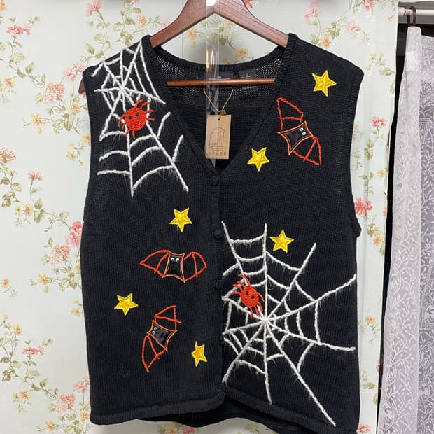 할로윈 자수 니트조끼