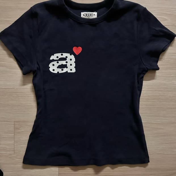 에이이에이이 도트 반팔 네이비 DOT SMALL LETTER TEE