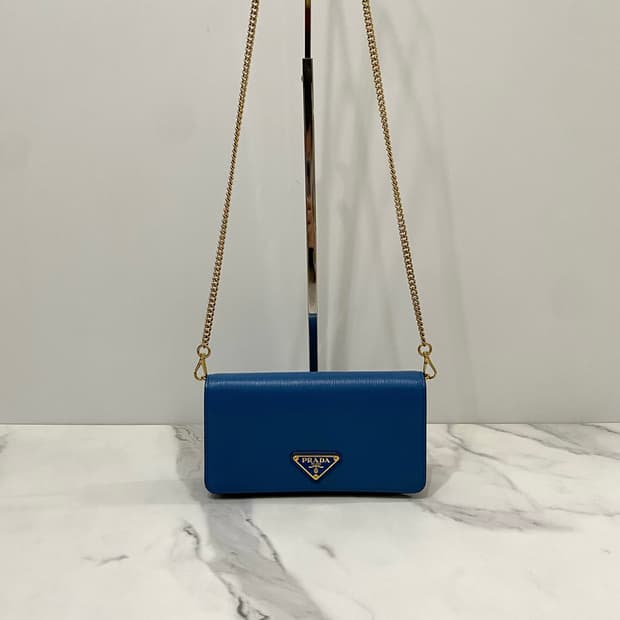 프라다 비텔로 무브 삼각로고 WOC 미니 체인 크로스백 블루 1BP021