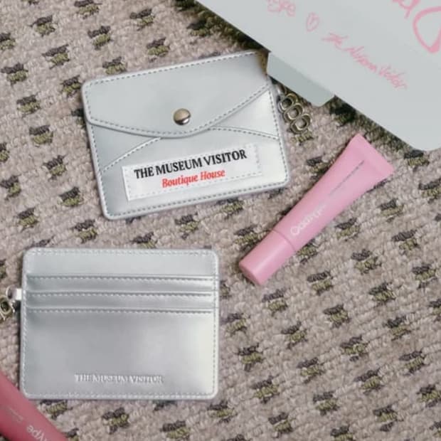 더뮤지엄비지터 지갑