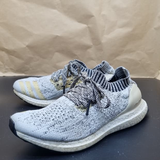 아디다스 울트라부스트 언케이지드 245