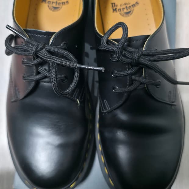 닥터마틴 1461 3홀 블랙 스무스 팝니다.