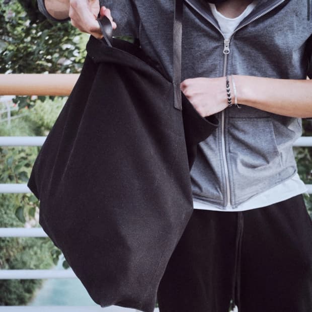 모노프리베 텍스쳐드 빅토트 백 블랙