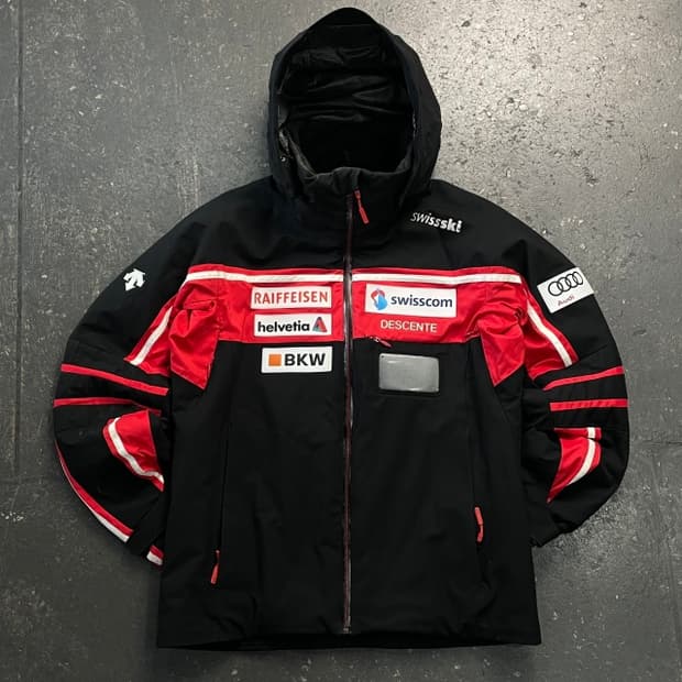 100 데상트 스위스 스키복