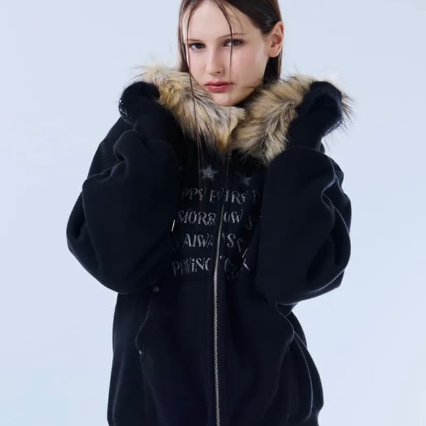 [새상품]러브이즈트루 퍼 후드집업