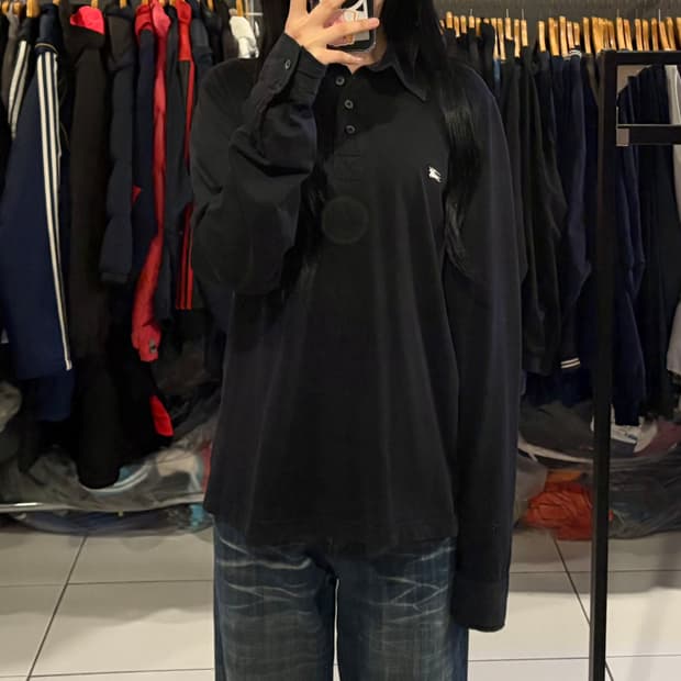 버버리 블랙 카라 롱슬리브티