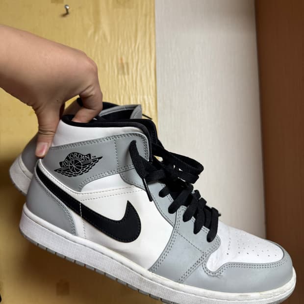 조던1 미드 스모크 그레이