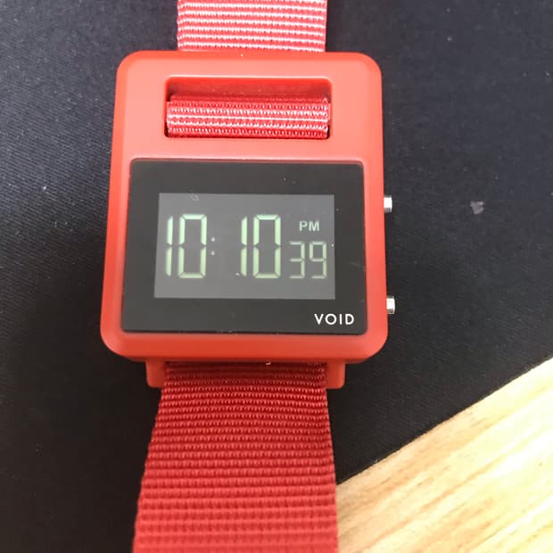 빈티지 보이드 디지털 시계 