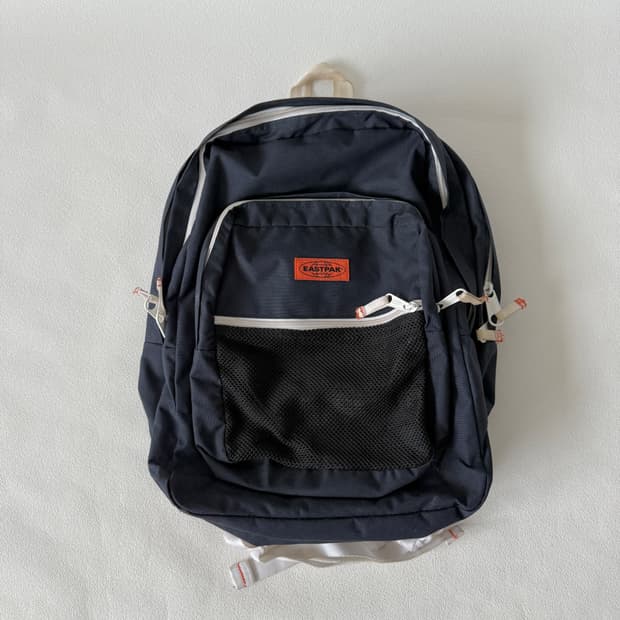 이스트팩(EASTPAK) 백팩