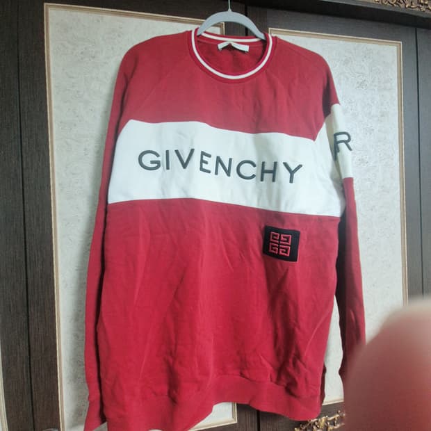 지방시 로고 레드 맨투맨 xxl 110