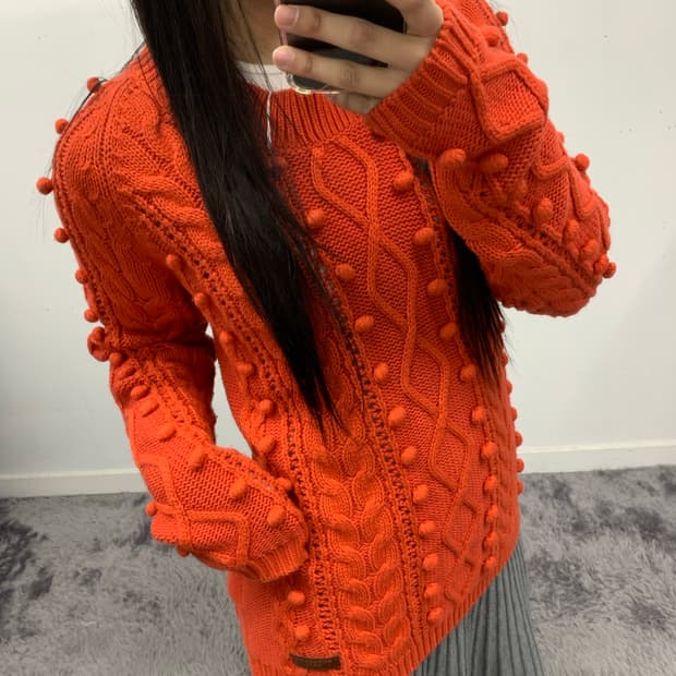 버버리 오렌지 폼폼이 케이블 니트