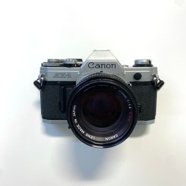 캐논 AE-1 필름 카메라
