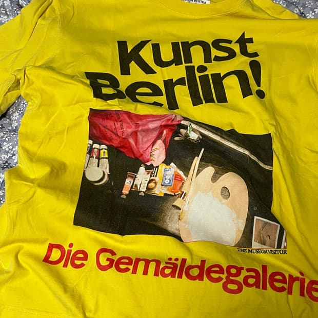 the museum visitor kunst berlin t-shirts