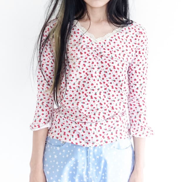 샵페어리 리틀 스트로베리 레이스 탑 아이보리 딸기 롱슬리브