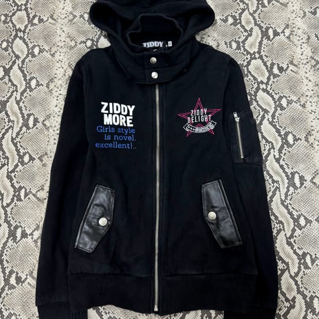 “Ziddy”Y2K Mood Neck Detail Leather Patc