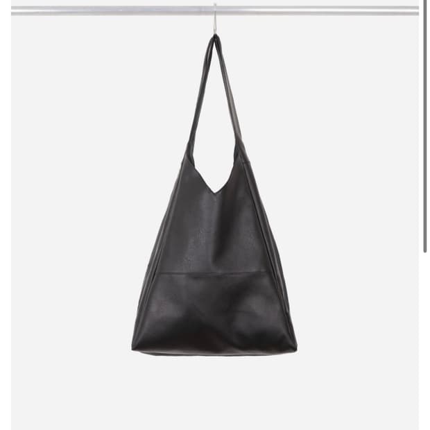 수아 리버시블 큐프라 레더 백