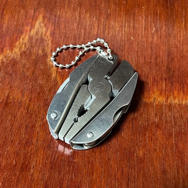 Folding multi tool : BEETLE