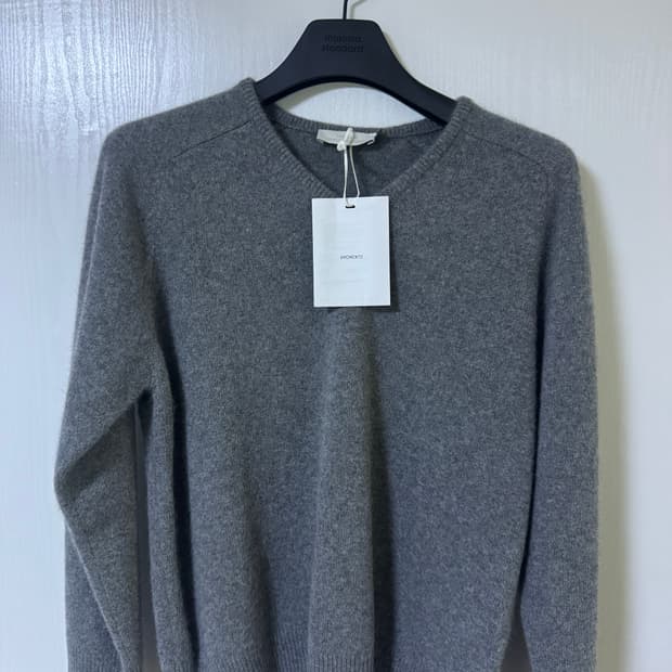 [S] amomento 아모멘토 라쿤 브이넥 니트 